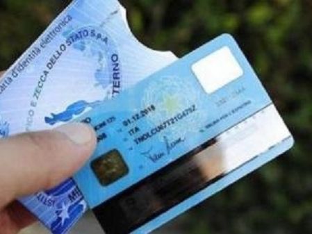 Firenze, difetto nel chip: oltre 800 carte d'identità 