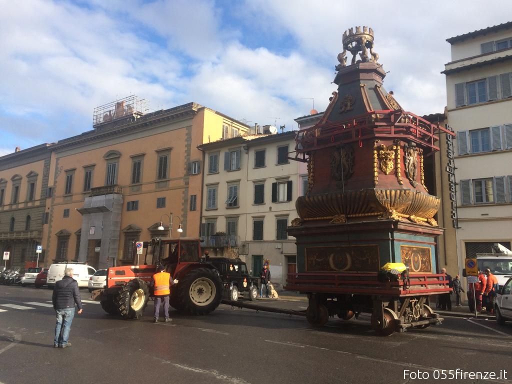 Firenze, il 'Brindellone' in giro per le strade