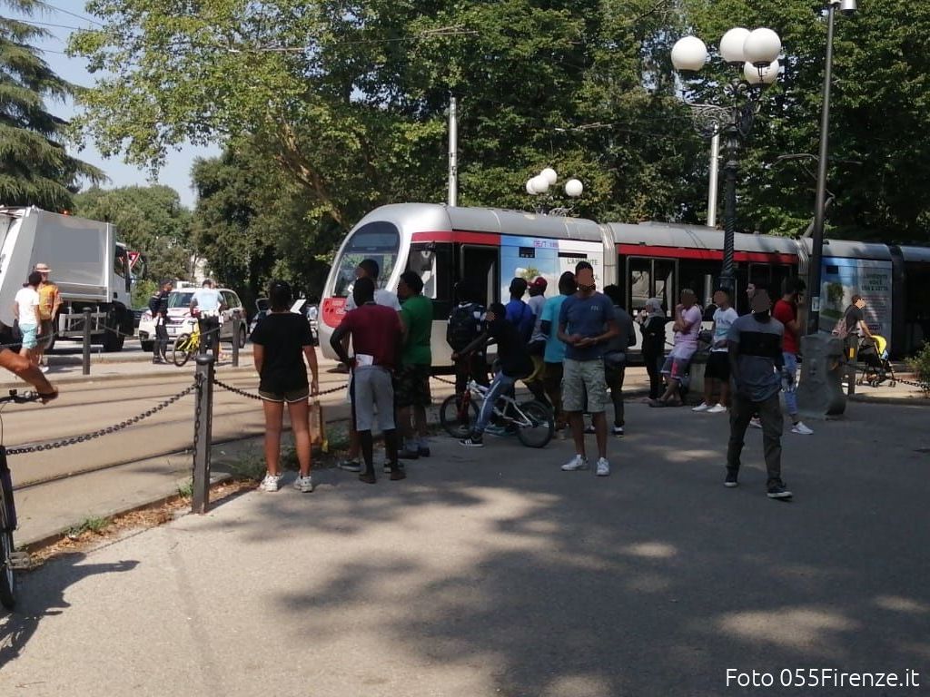 Firenze Incidente Tra Bici E Tramvia Linea Interrotta