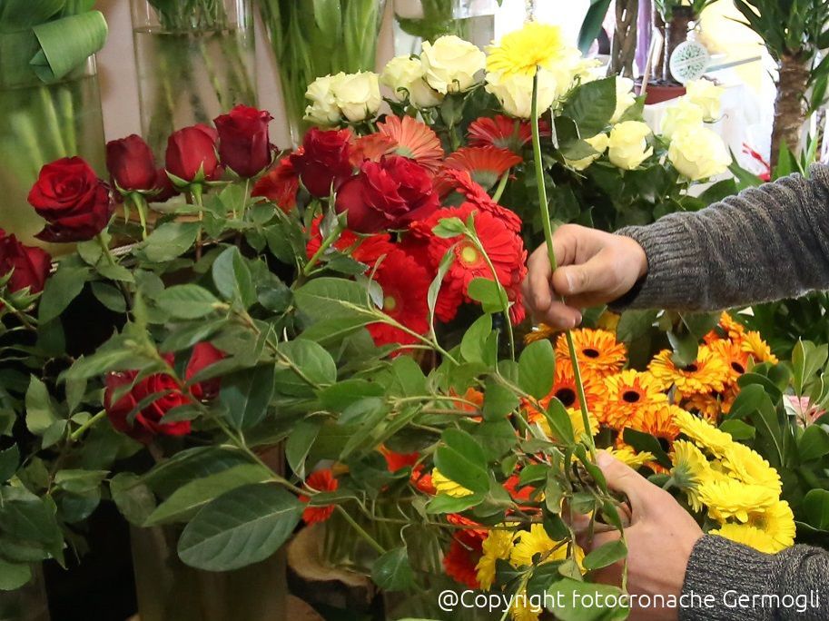 Attività con licenza falsa denunciato un fioraio itinerante a San