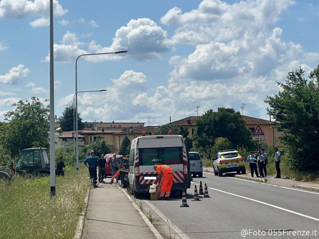 Firenze, incidente tra auto e moto: feriti due giovani