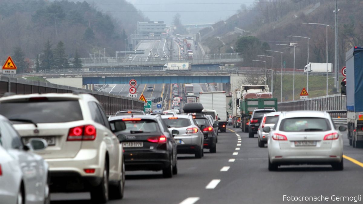 Incidente mortale in A1, tratto chiuso e caos traffico