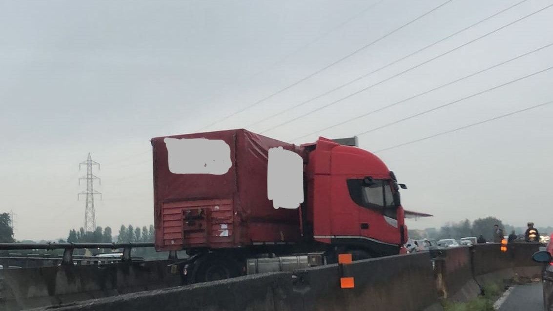 Fi-Pi-Li, tir intraversato tra Firenze e Scandicci: traffico bloccato ...