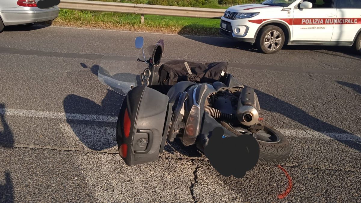 Campi, incidente tra auto e moto in viale Allende: conducente positivo ...