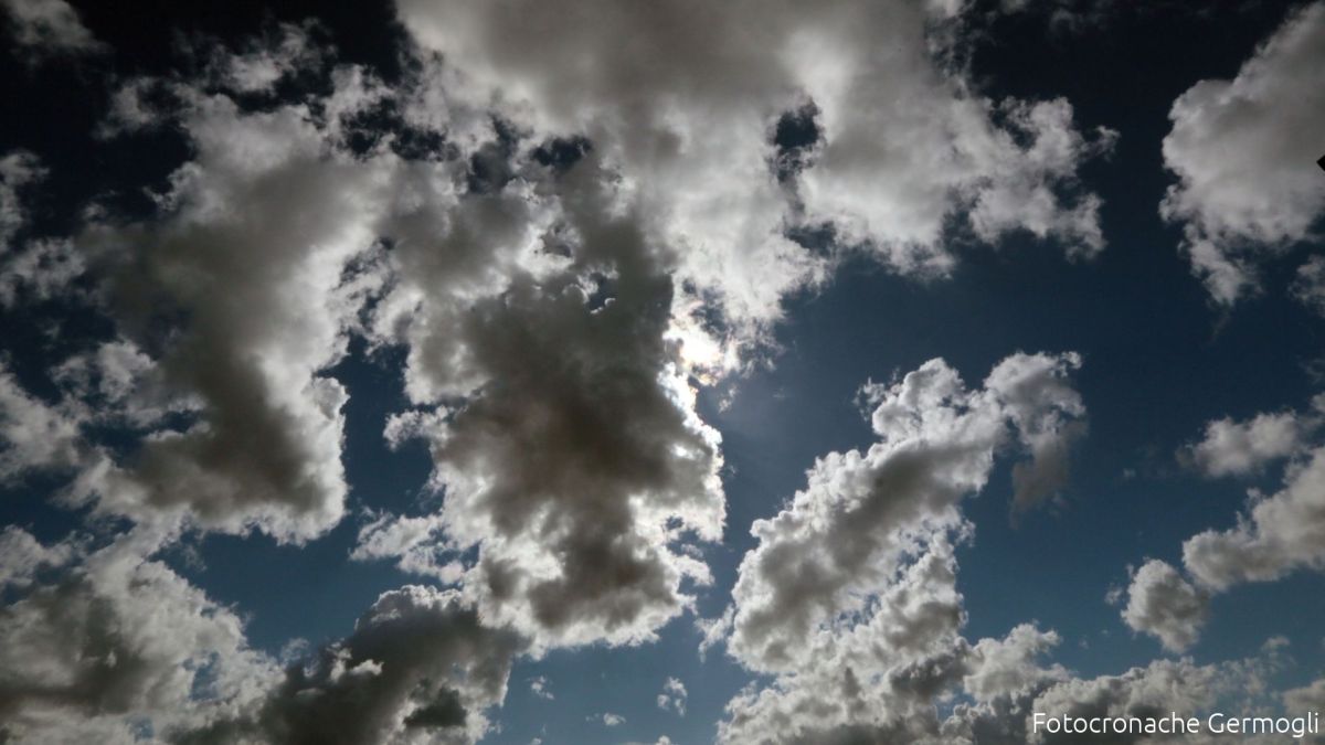 Meteo Toscana, cielo nuvoloso e precipitazioni sparse: le previsioni