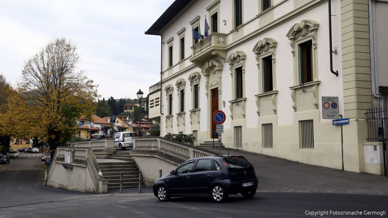Piazza Di Badia A Ripoli Il palazzo comunale diventa 'eco': arriva la luce a led