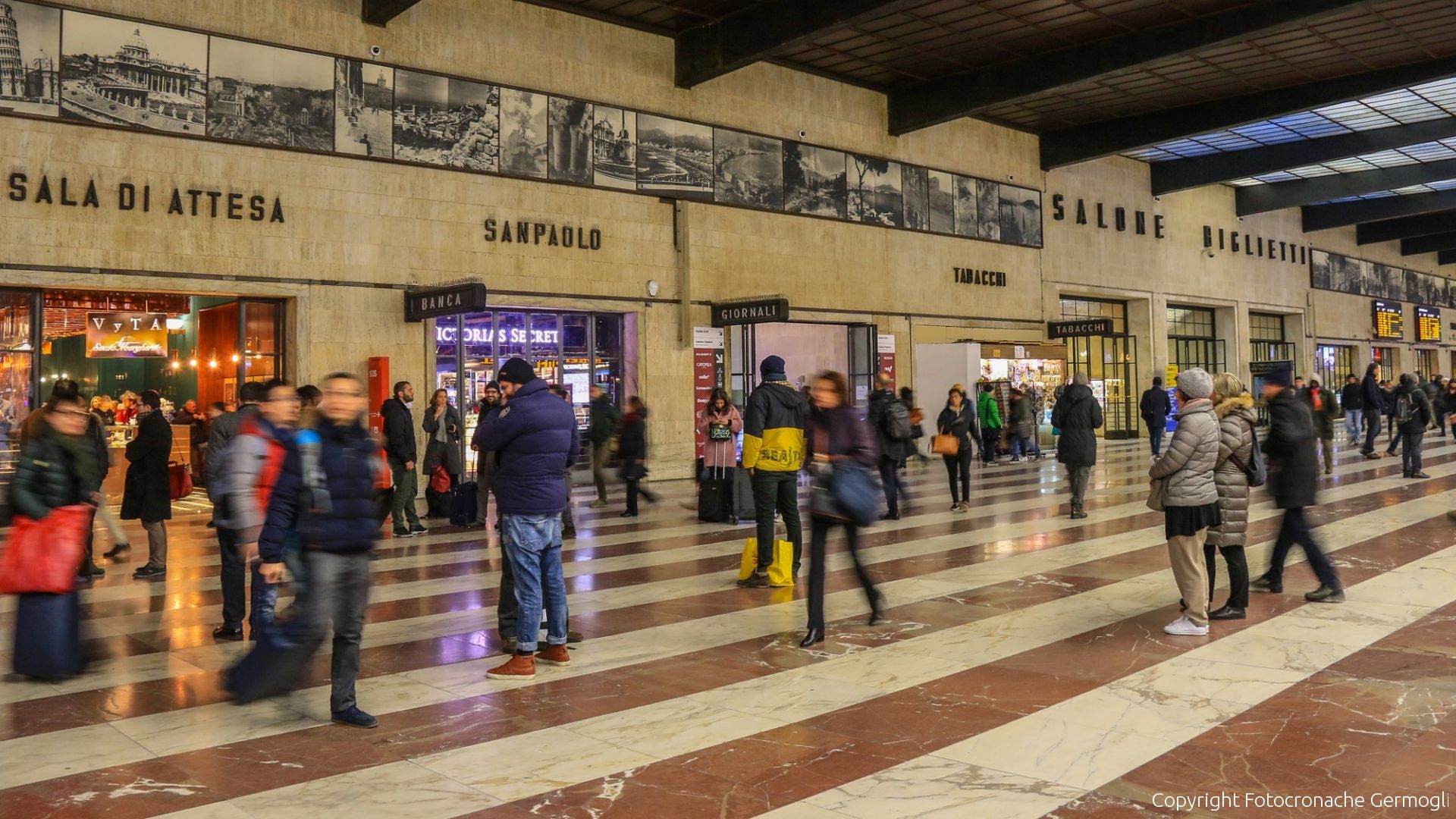 Firenze, arrivano i gate alla stazione. Varchi accessibili solo a chi