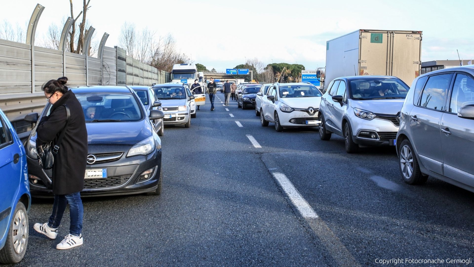 Traffico intenso e code per veicolo in avaria nel fiorentino