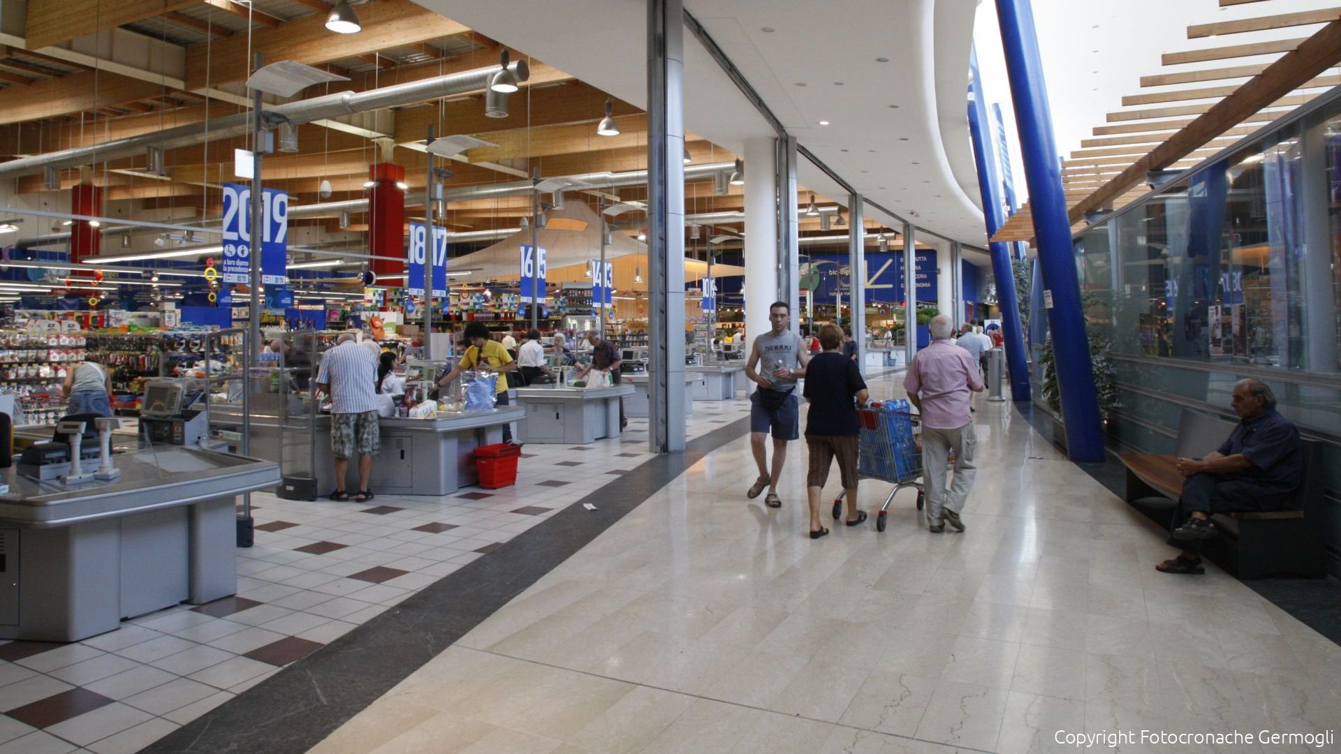 Fase 2 nei centri commerciali Unicoop Firenze riprende l attivita