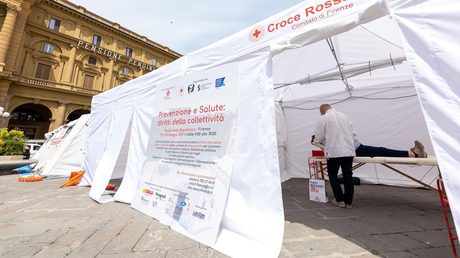 Firenze, prevenzione e salute: visite mediche gratuite in piazza della  Repubblica