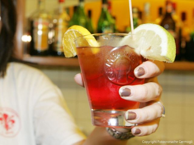 Da Il Tipico Colore Al Cocktail Negroni