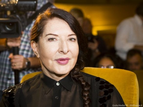 Marina Abramovic Aggredita A Firenze