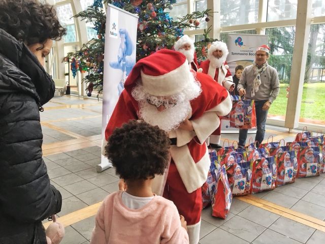 Meyer Regali Di Natale.Vigilia Speciale Al Meyer Nardella E Antognoni Portano Regali Ai Bambini