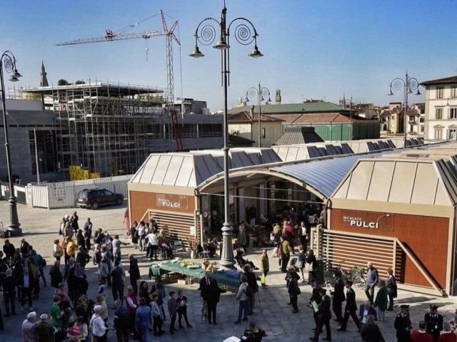 Firenze Inaugurato Il Nuovo Mercato Delle Pulci In Piazza Annigoni