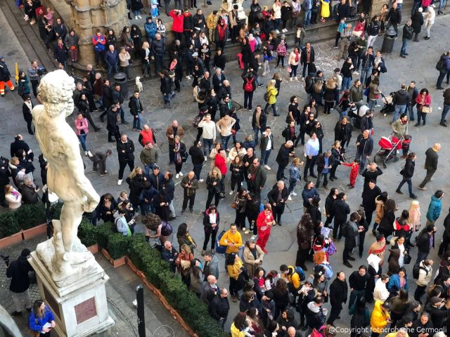 Torna Dopo Oltre Un Secolo Il Carnevale Di Firenze Tante Persone Tra Maschere E Sfilate