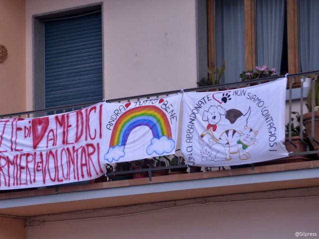 Firenze Andra Tutto Bene I Balconi Si Riempiono Di Arcobaleni Foto