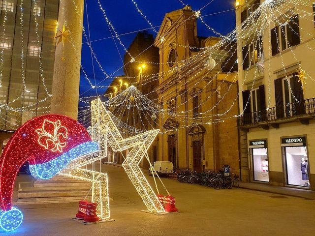 Firenze Il Covid Non Ferma Il Natale Luminarie Accese In Via Tornabuoni