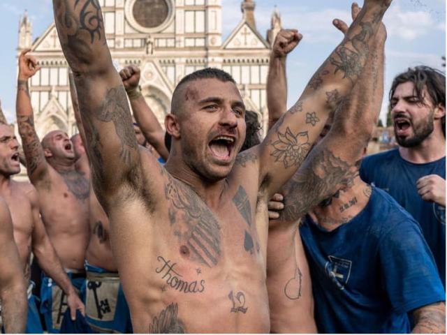 Calcio Storico, gli Azzurri travolgono i Verdi nella finale senza pubblico