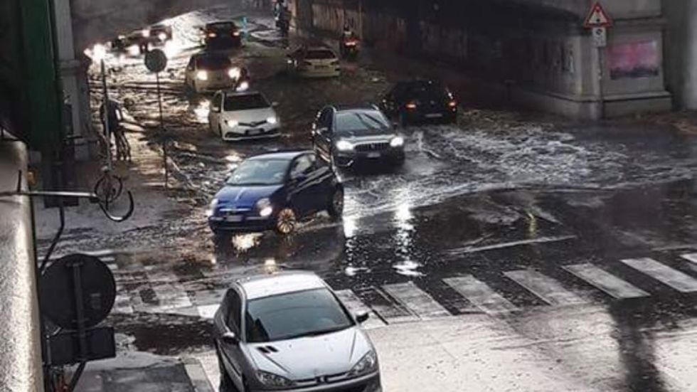Firenze, i danni del temporale sottopassi allagati, rami e alberi caduti