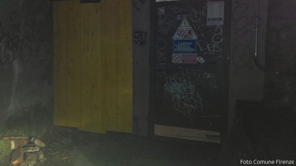 Firenze, occupa una cabina Enel come rifugio di fortuna scoperto e